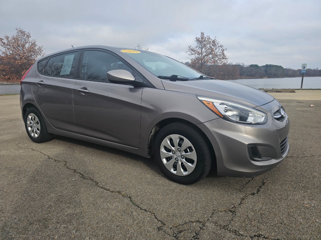 2017 Hyundai Accent Image 3