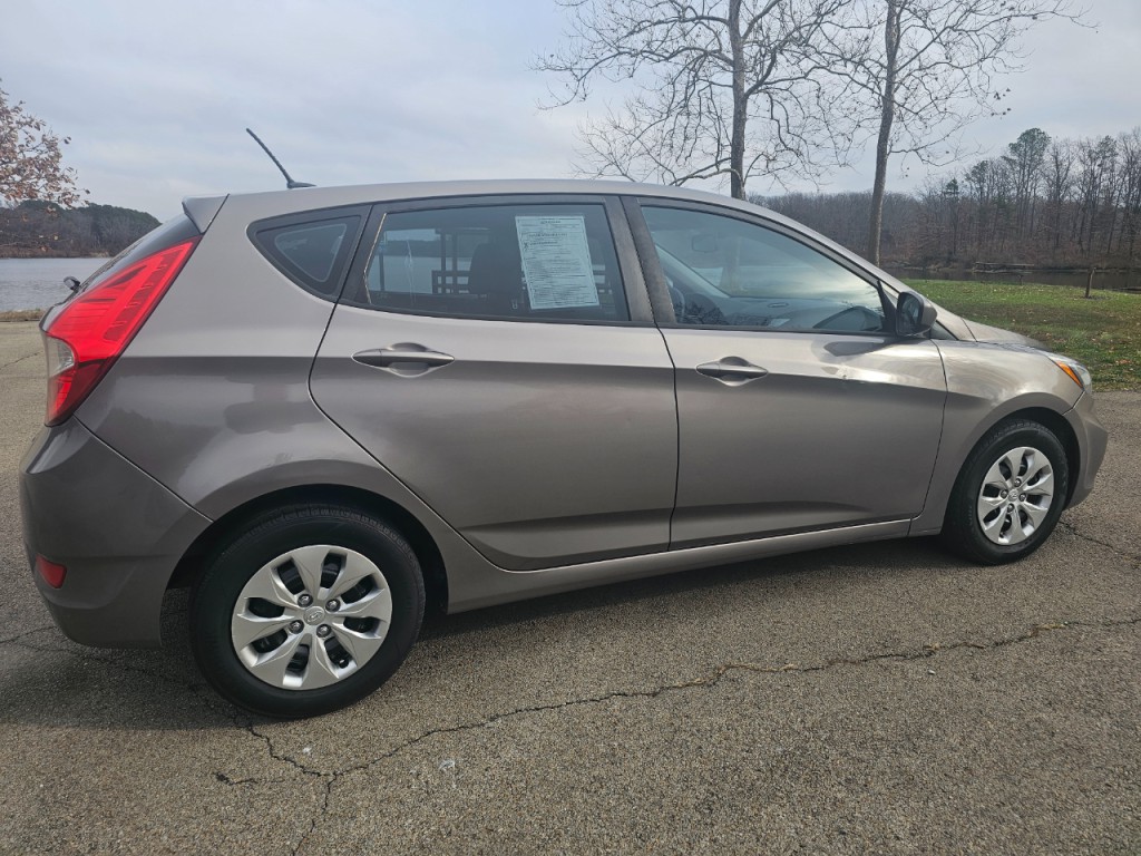 2017 Hyundai Accent Image 5