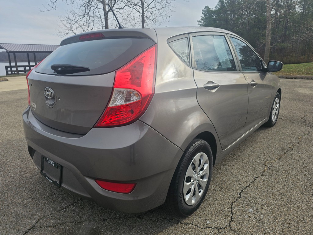 2017 Hyundai Accent Image 6