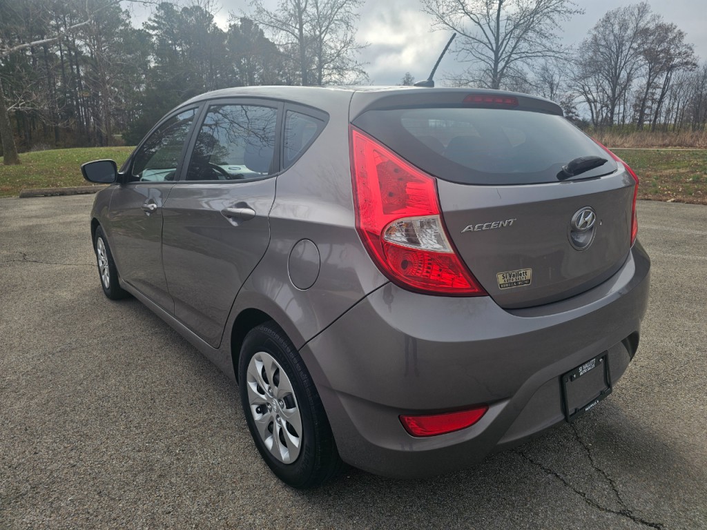 2017 Hyundai Accent Image 8