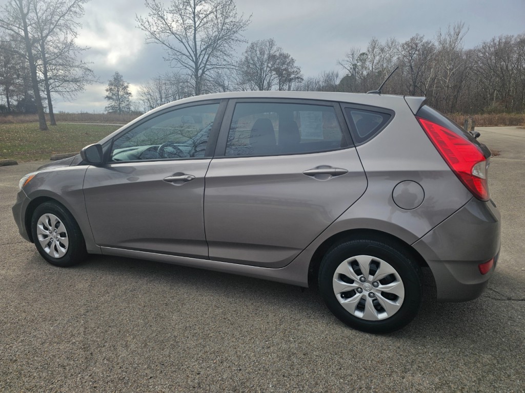 2017 Hyundai Accent Image 9