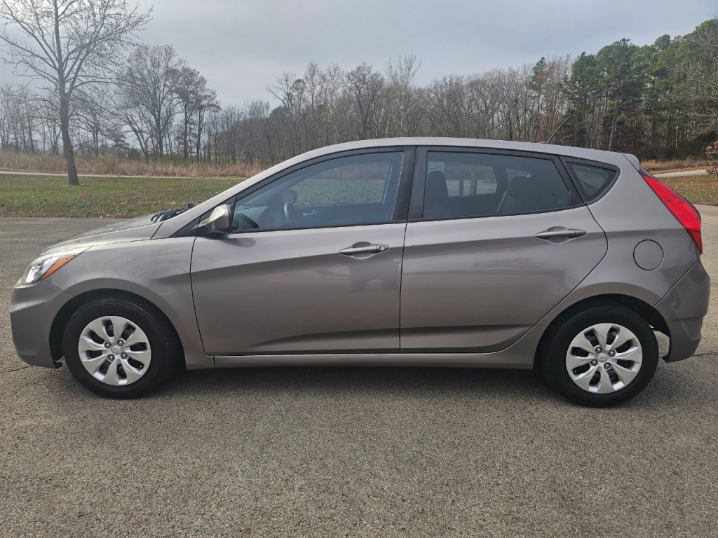 2017 Hyundai Accent Image 10