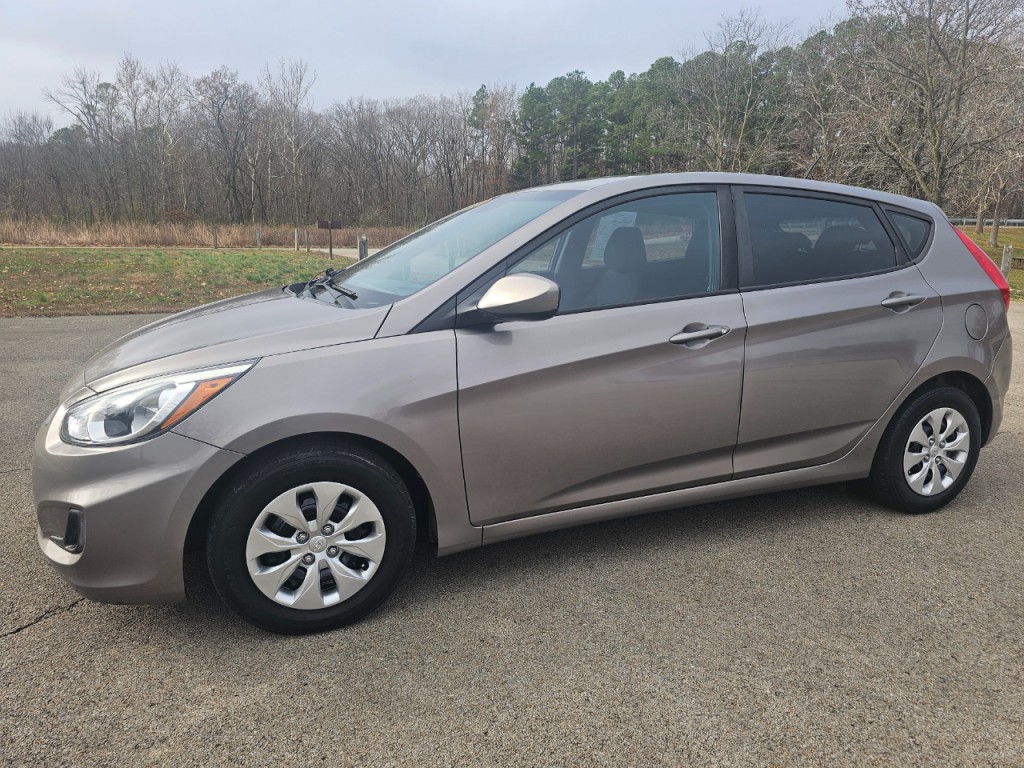 2017 Hyundai Accent Image 11