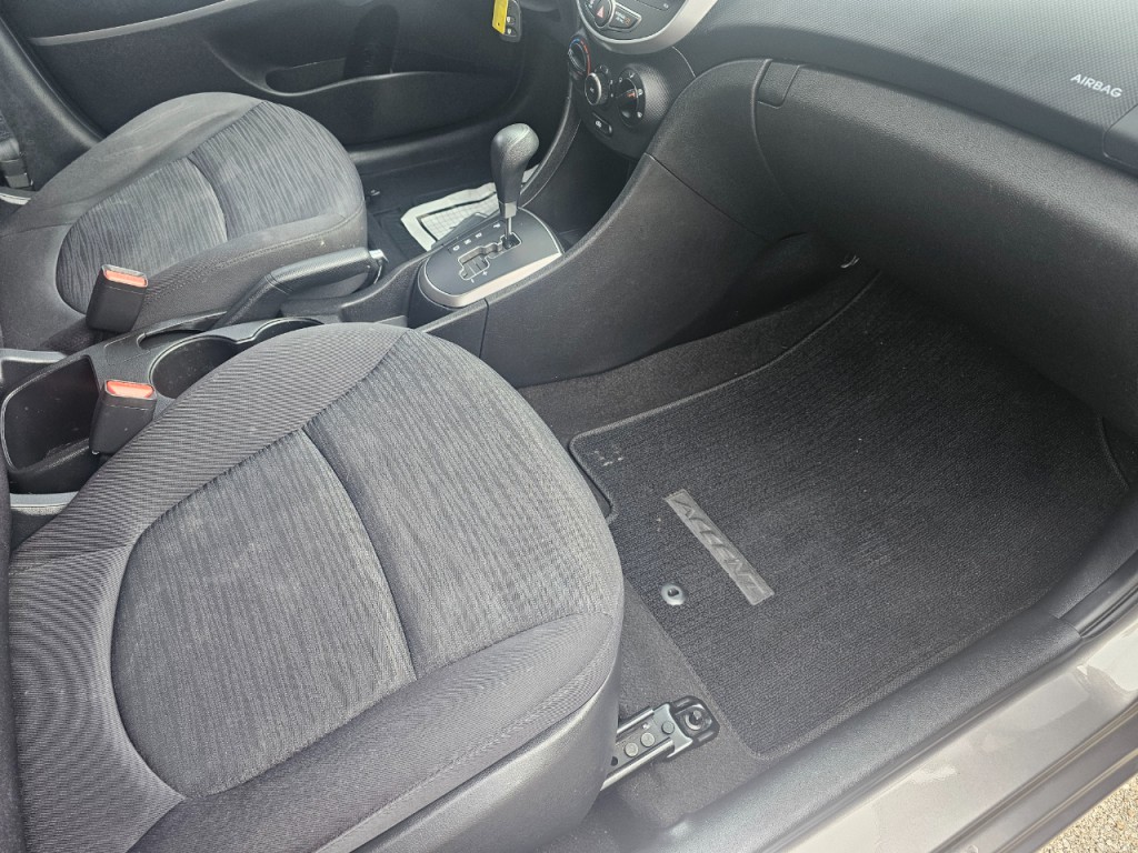 2017 Hyundai Accent Image 17