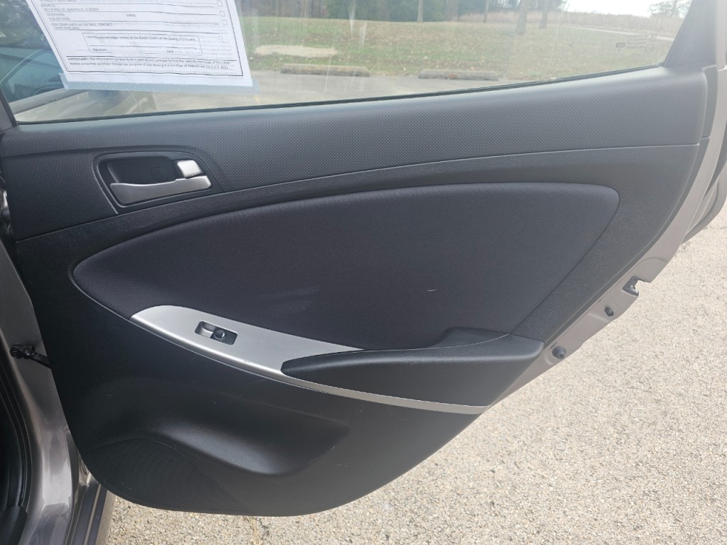 2017 Hyundai Accent Image 18