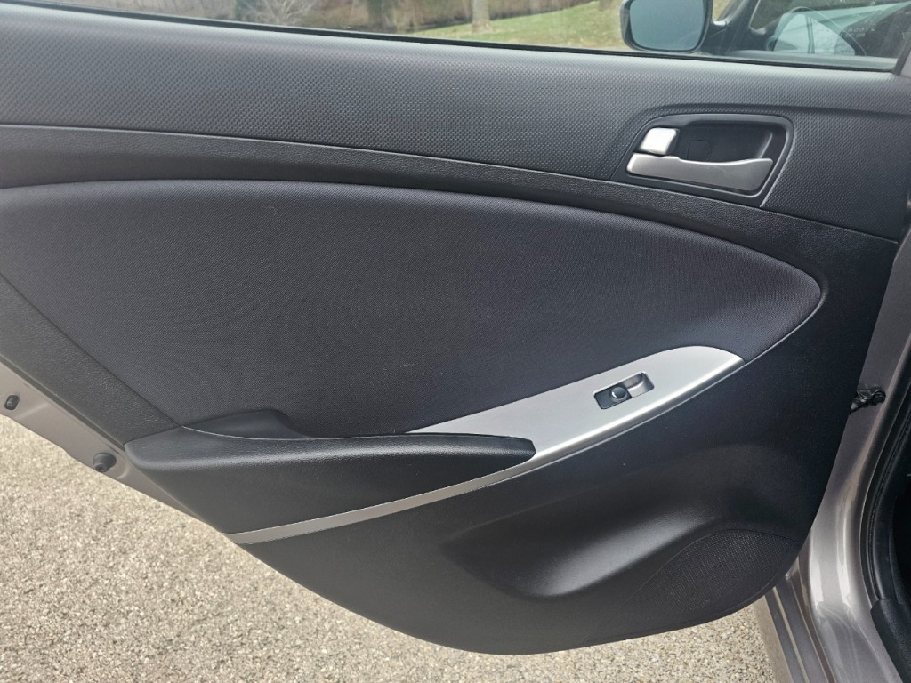 2017 Hyundai Accent Image 22