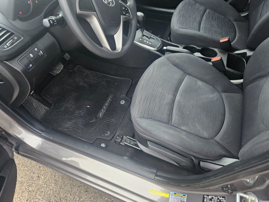 2017 Hyundai Accent Image 25