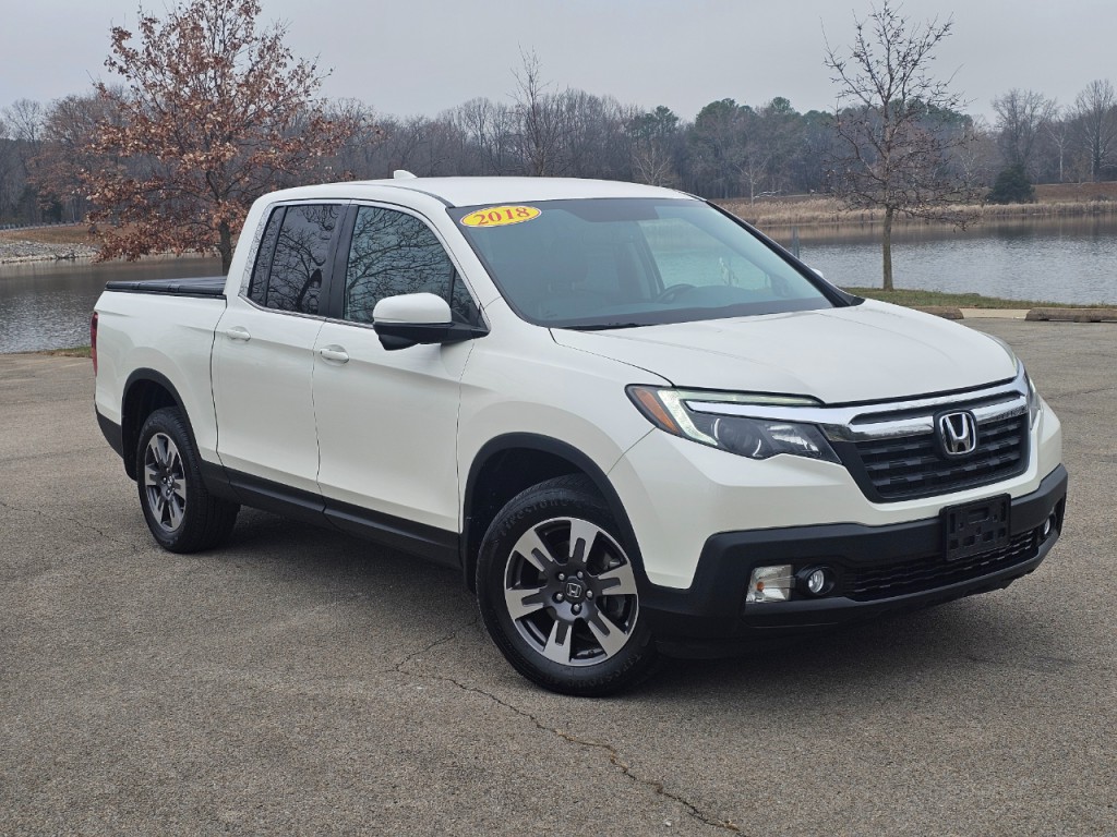 2018 Honda Ridgeline Image 2