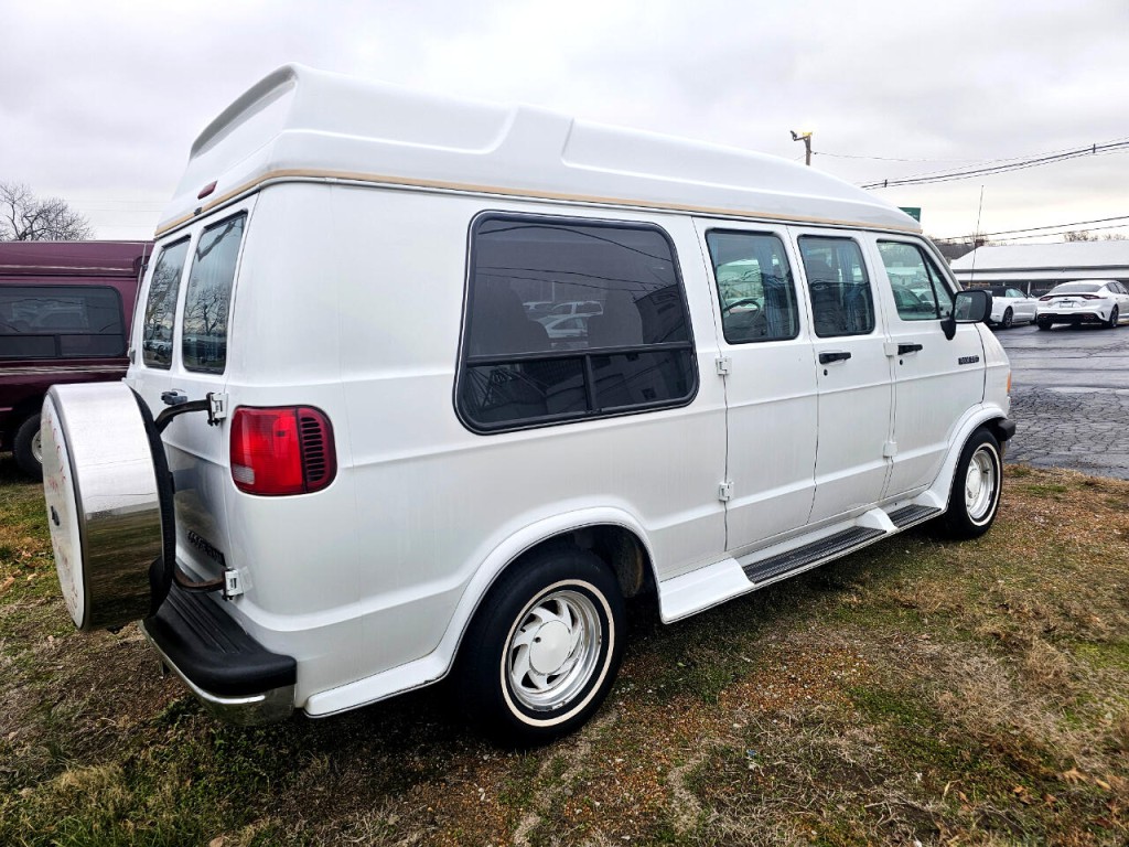 1994 Dodge Ram Van Image 3