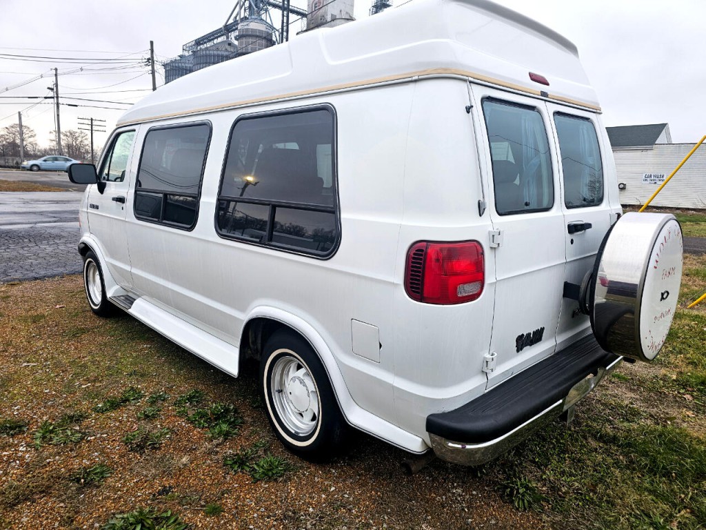 1994 Dodge Ram Van Image 5