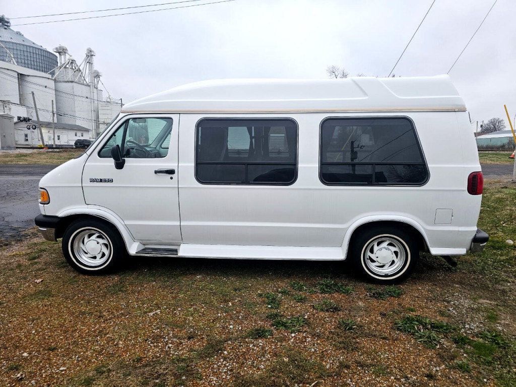 1994 Dodge Ram Van Image 6