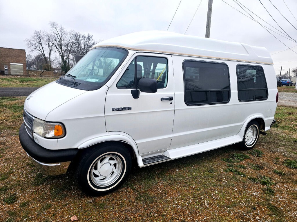 1994 Dodge Ram Van Image 7