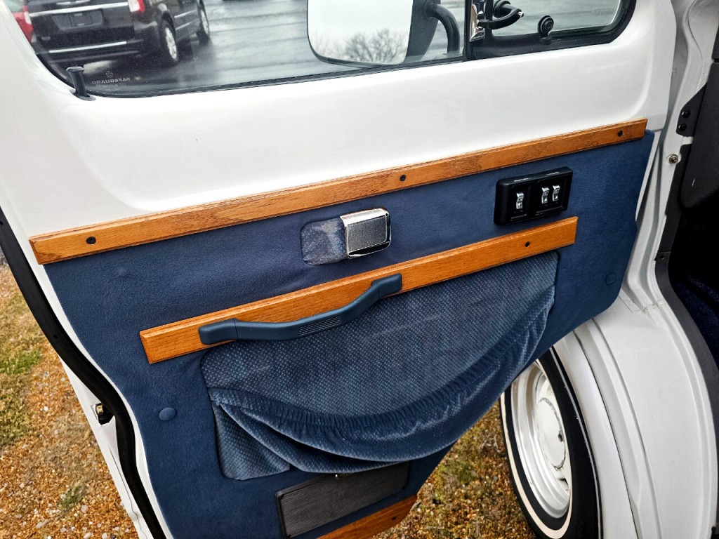 1994 Dodge Ram Van Image 9