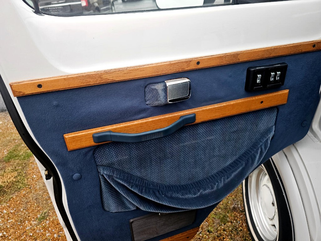 1994 Dodge Ram Van Image 10