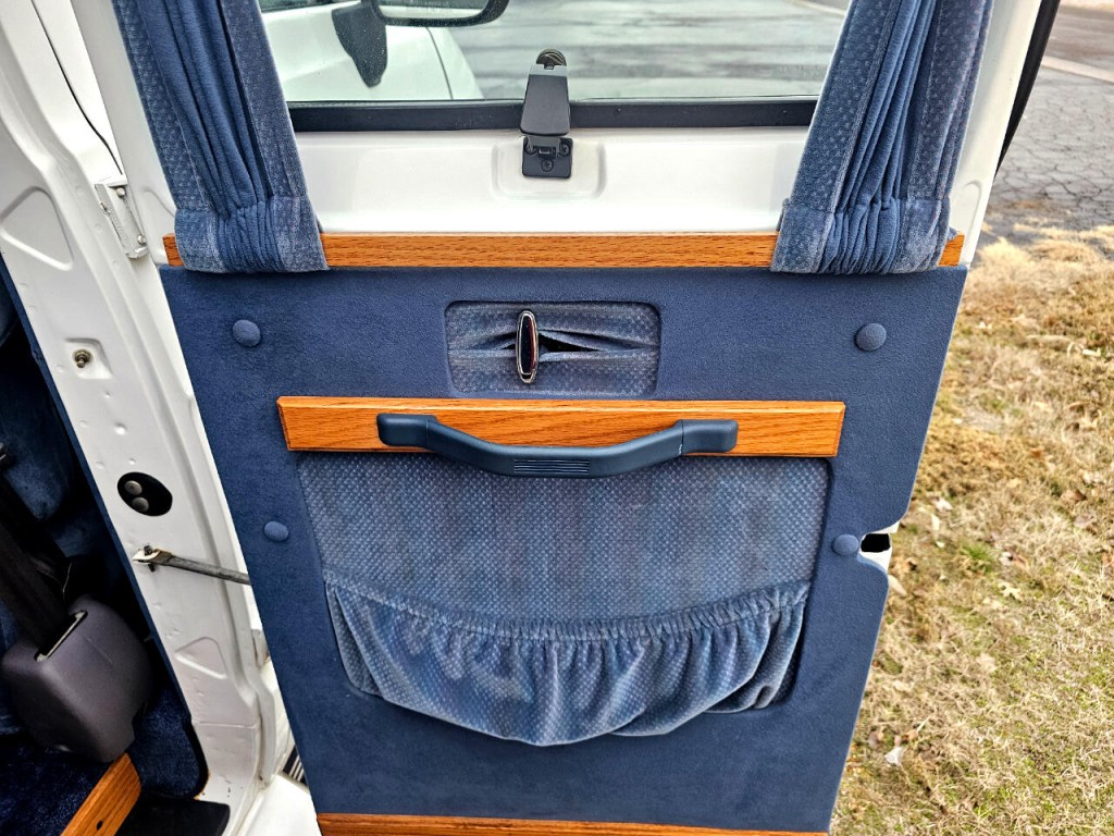 1994 Dodge Ram Van Image 14