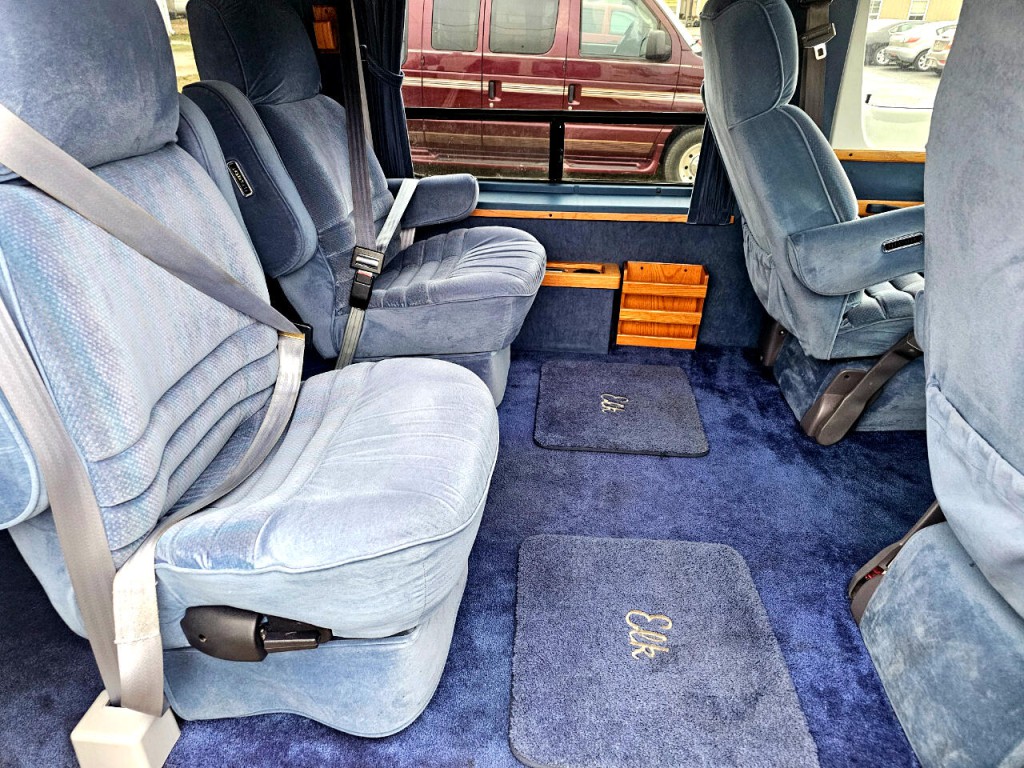 1994 Dodge Ram Van Image 16