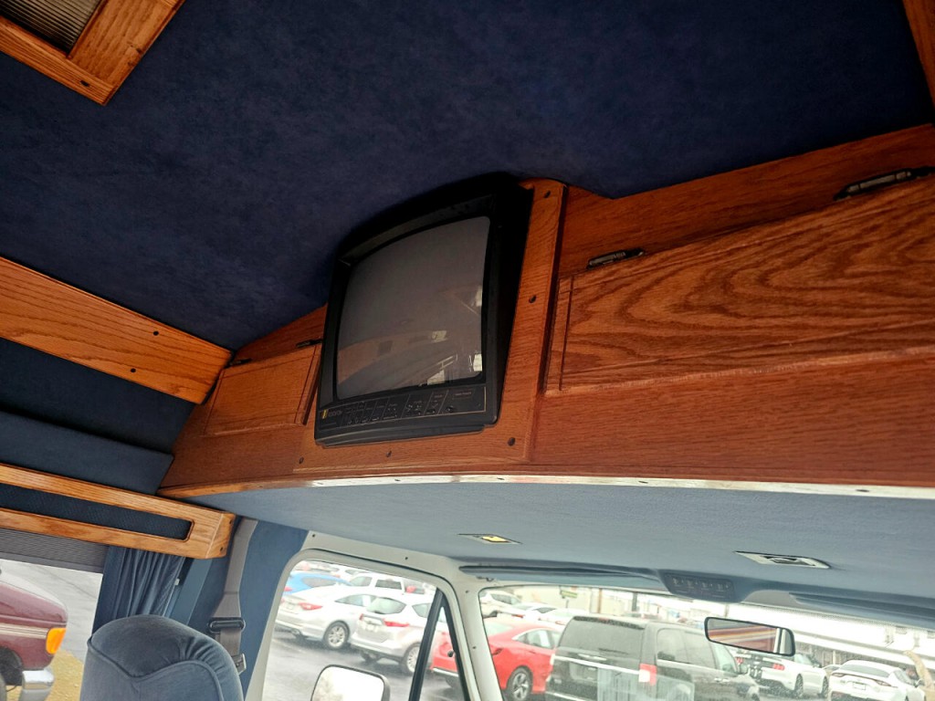 1994 Dodge Ram Van Image 17