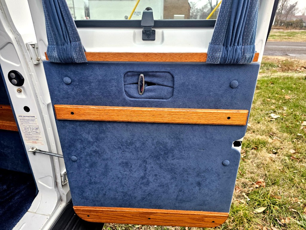 1994 Dodge Ram Van Image 20