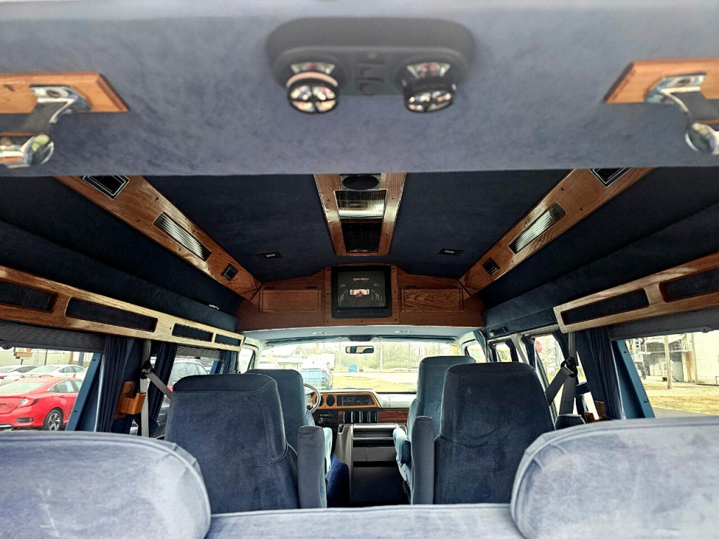 1994 Dodge Ram Van Image 23