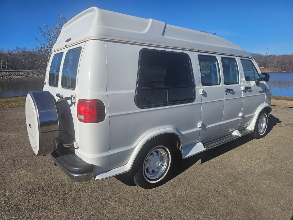 1994 Dodge Ram Van Image 28