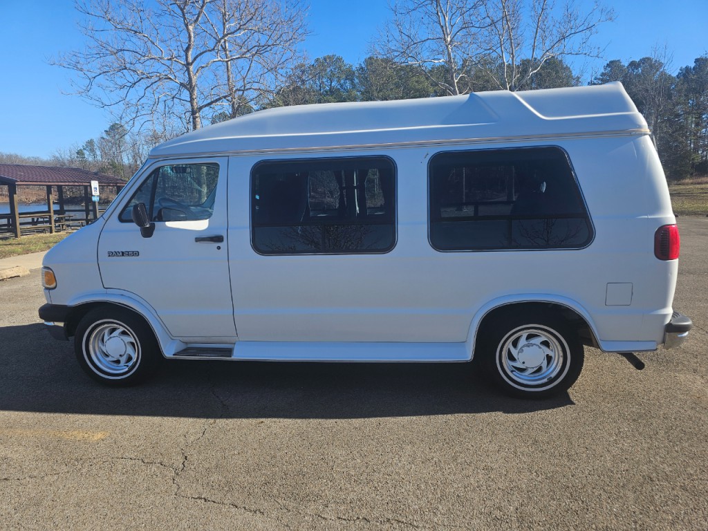 1994 Dodge Ram Van Image 32