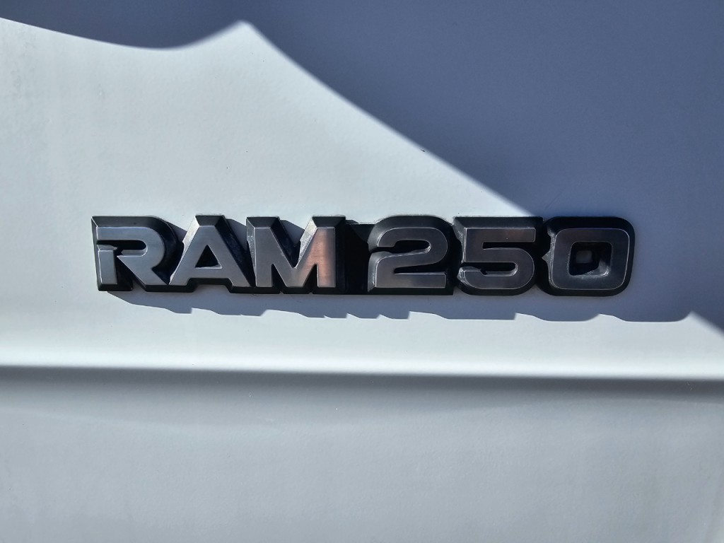 1994 Dodge Ram Van Image 38