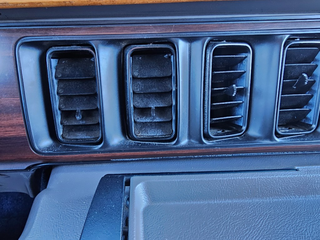 1994 Dodge Ram Van Image 64