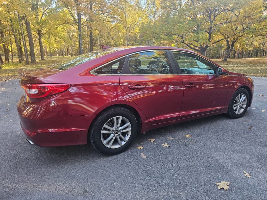 2016 Hyundai Sonata Image 2