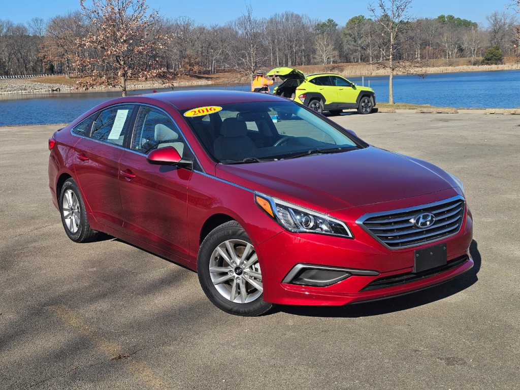 2016 Hyundai Sonata Image 2