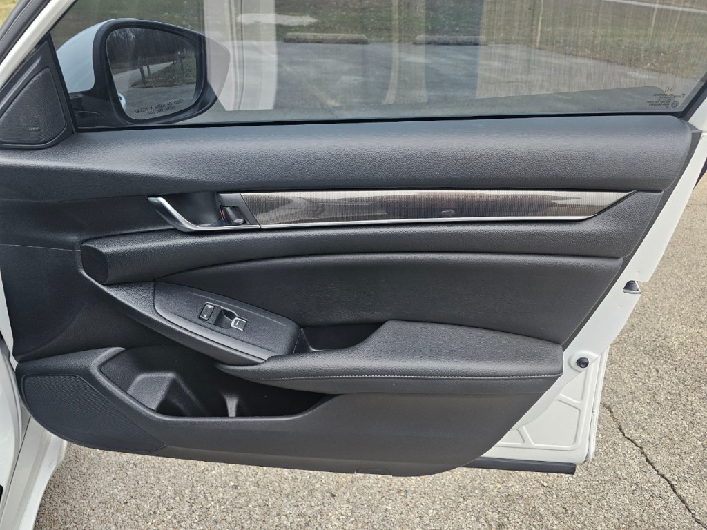 2020 Honda Accord Image 17