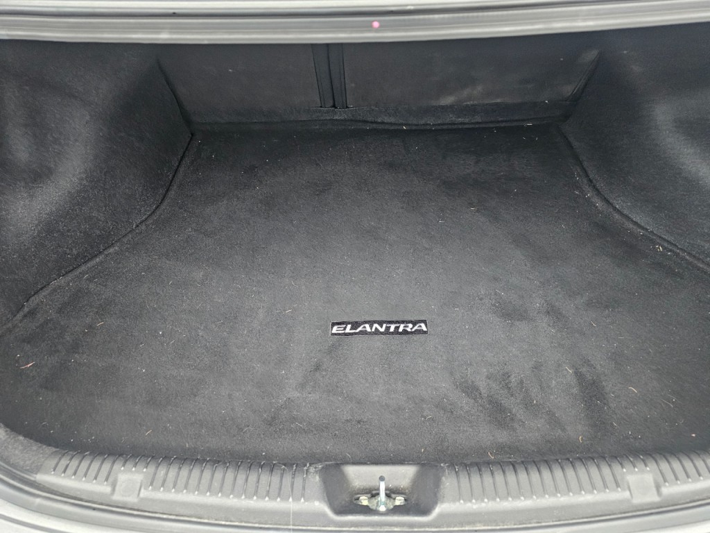 2016 Hyundai Elantra Image 9