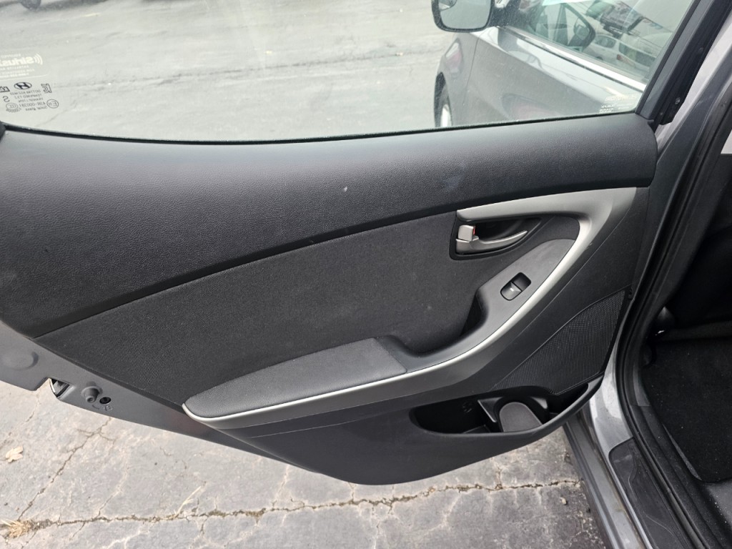 2016 Hyundai Elantra Image 14