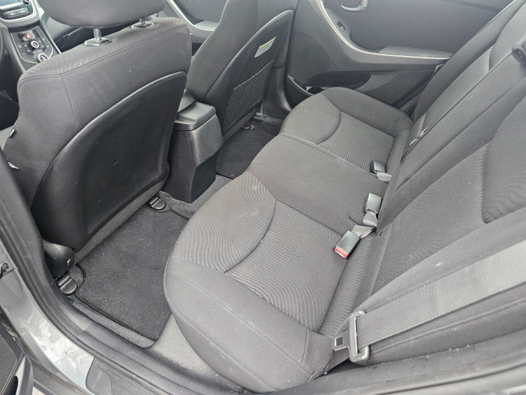 2016 Hyundai Elantra Image 15