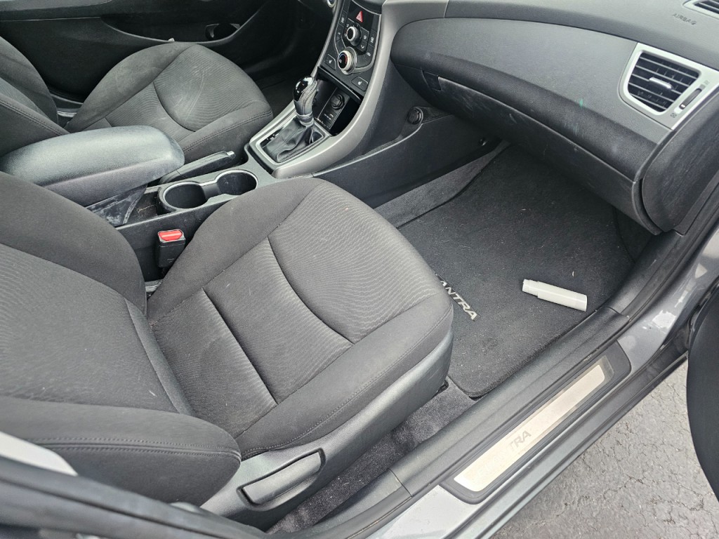 2016 Hyundai Elantra Image 17