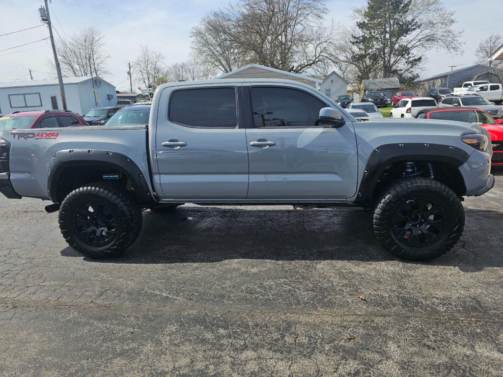 2019 Toyota Tacoma Image 2