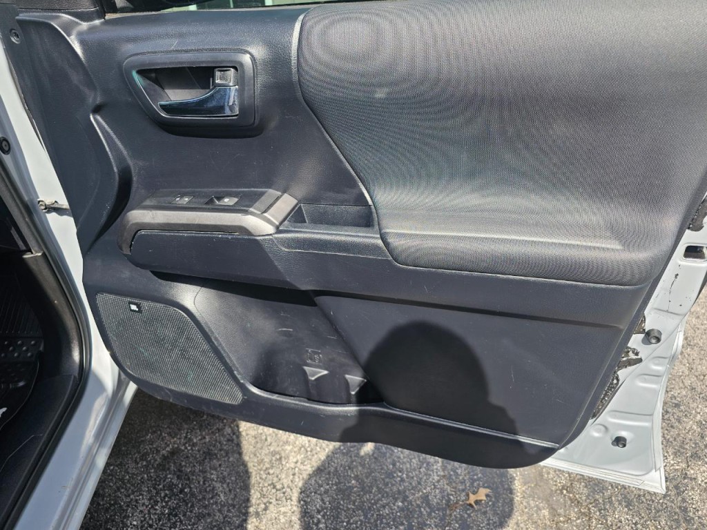 2019 Toyota Tacoma Image 9