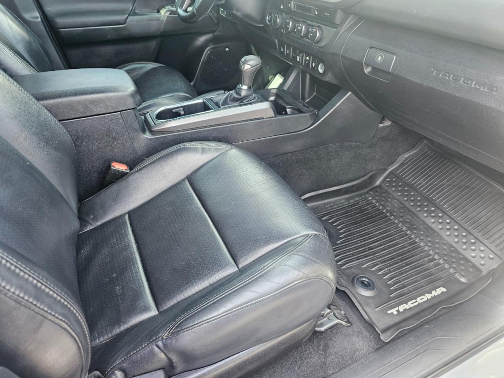 2019 Toyota Tacoma Image 10