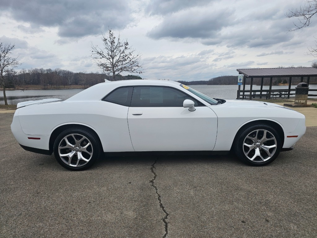 2015 Dodge Challenger Image 4