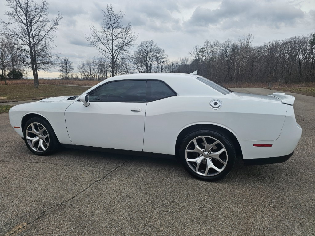 2015 Dodge Challenger Image 9