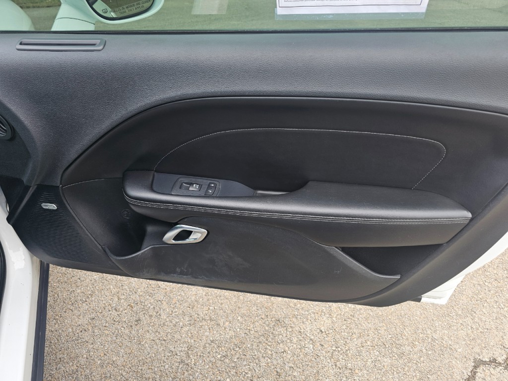 2015 Dodge Challenger Image 16