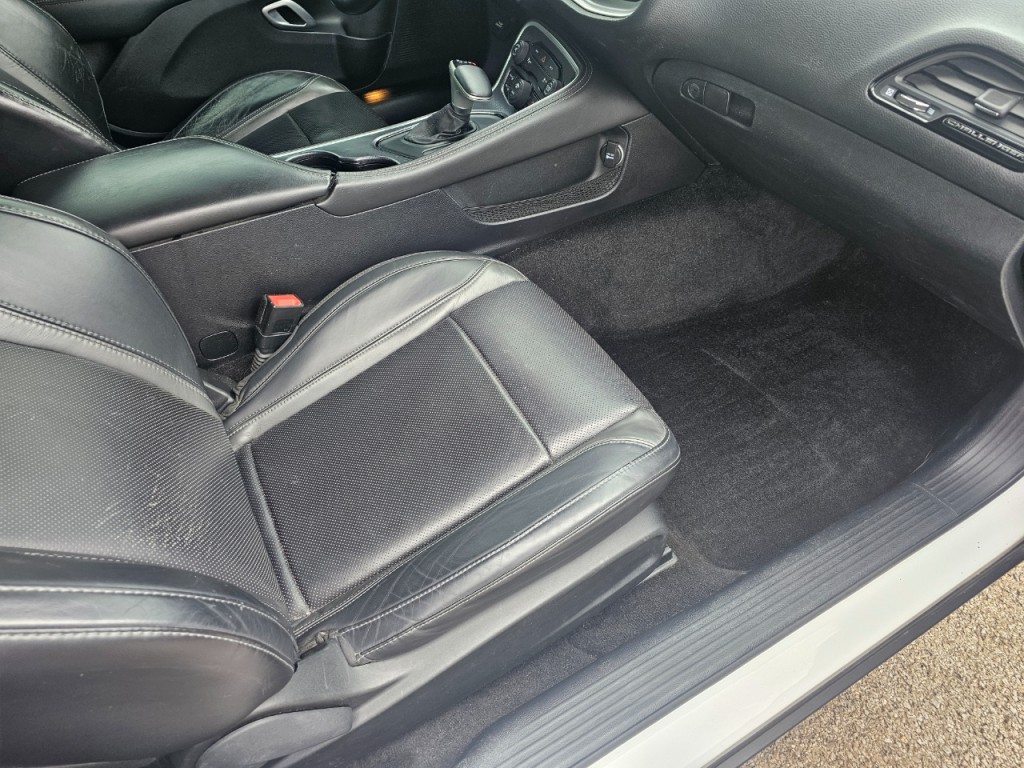 2015 Dodge Challenger Image 17