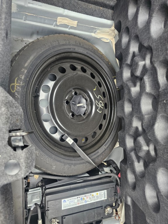 2015 Dodge Challenger Image 20