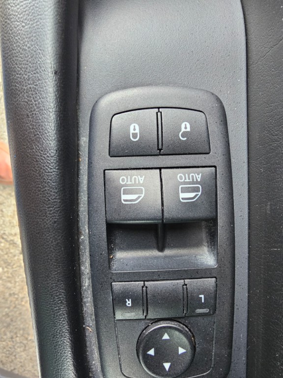 2015 Dodge Challenger Image 26