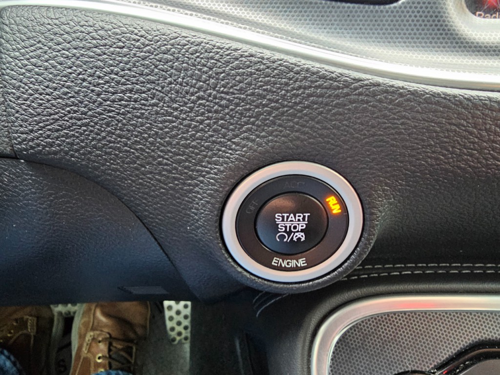 2015 Dodge Challenger Image 34