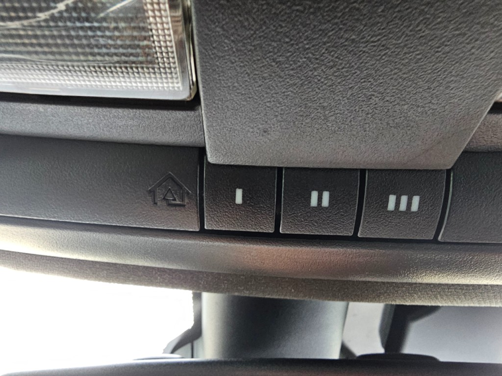 2015 Dodge Challenger Image 43