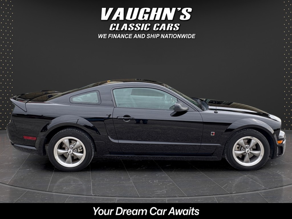 2005 Ford Mustang Image 2