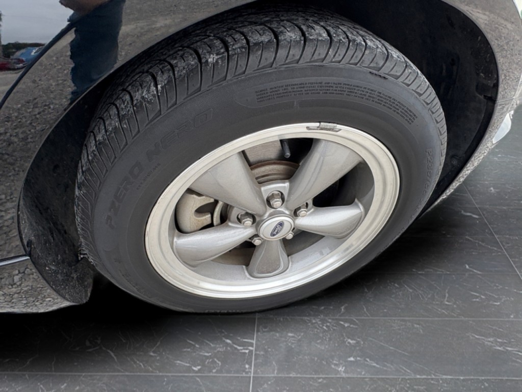 2005 Ford Mustang Image 22