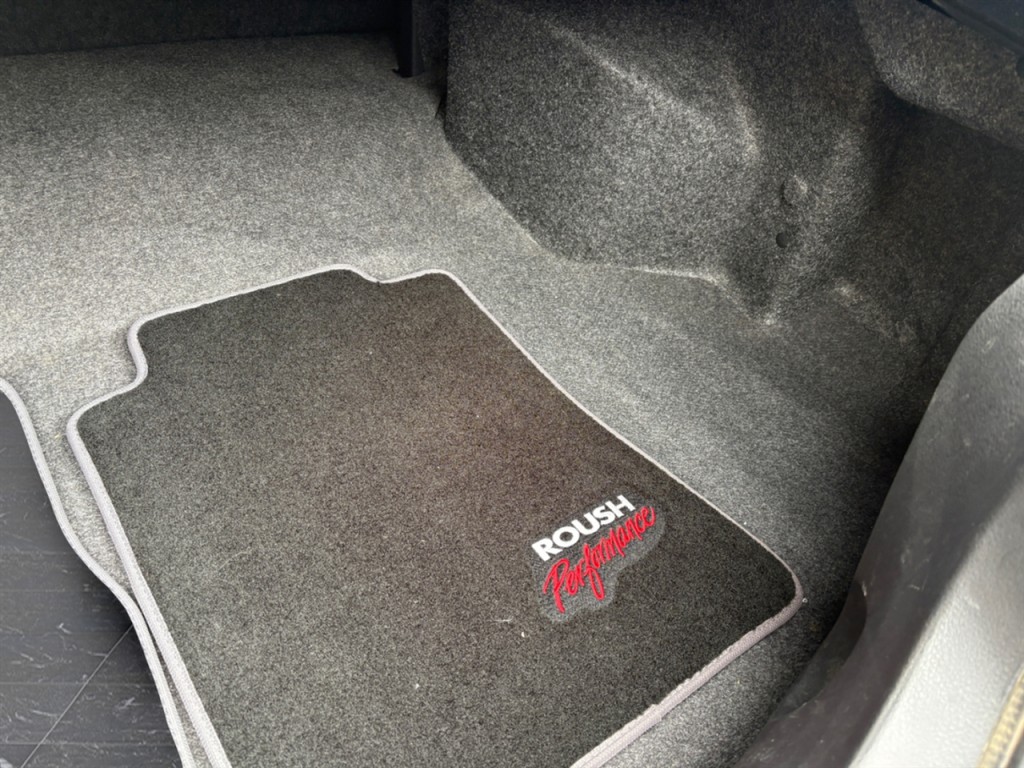 2005 Ford Mustang Image 25