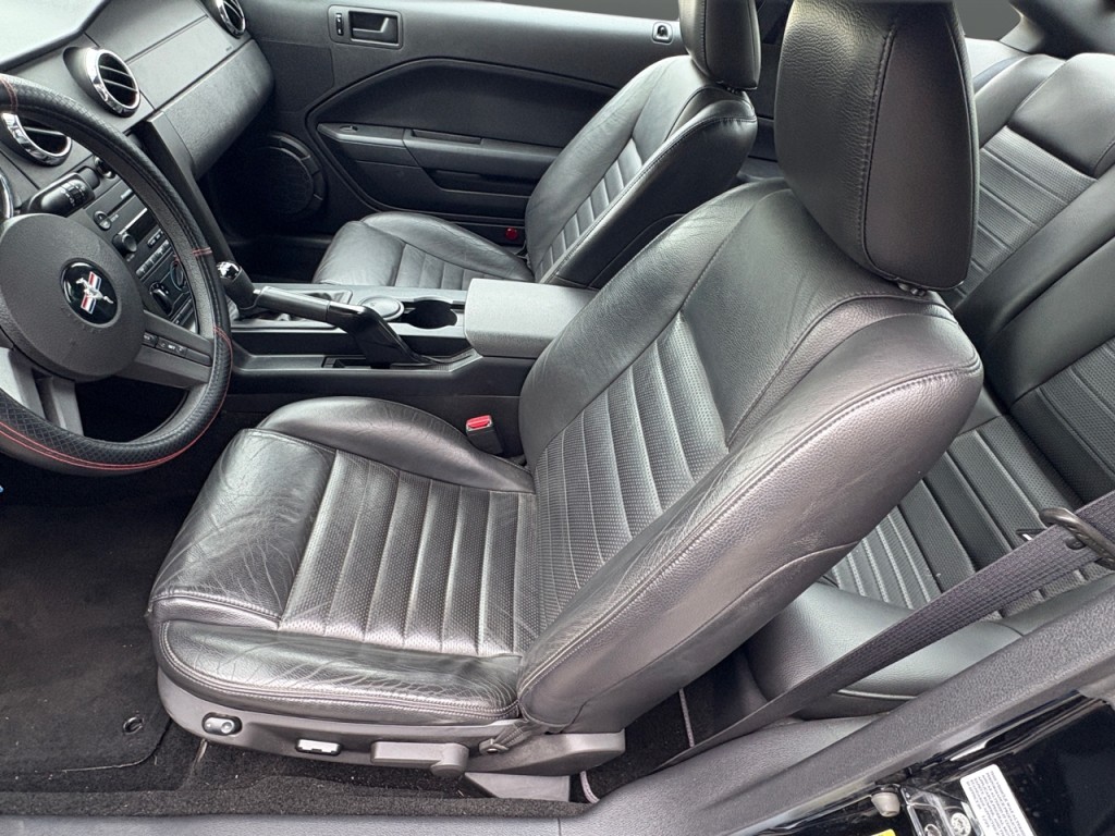 2005 Ford Mustang Image 27