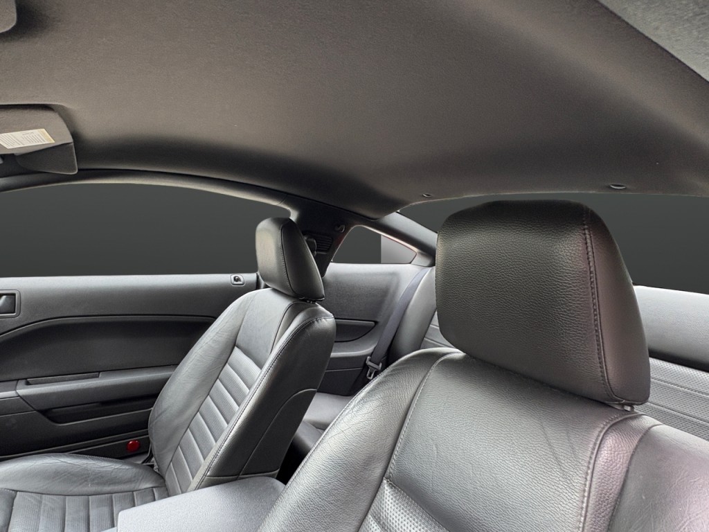 2005 Ford Mustang Image 30